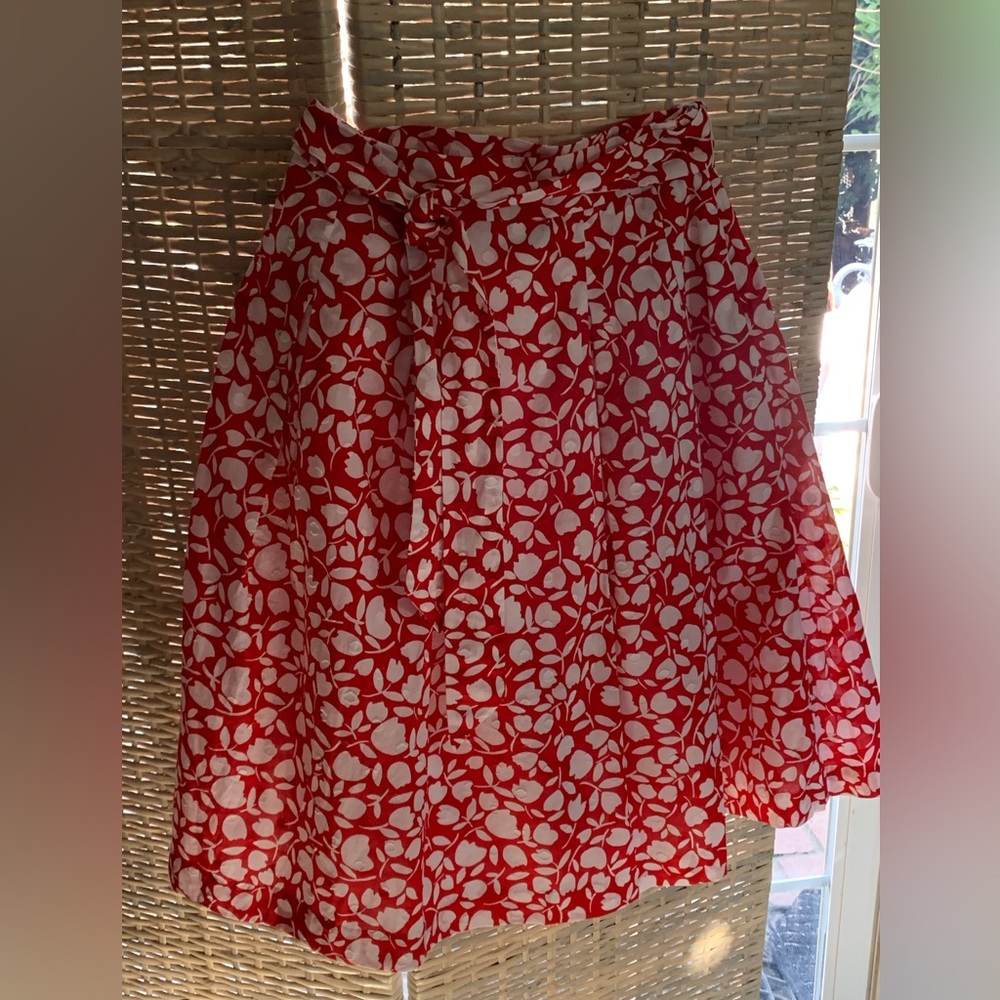 Woman’s Midi flare skirt.